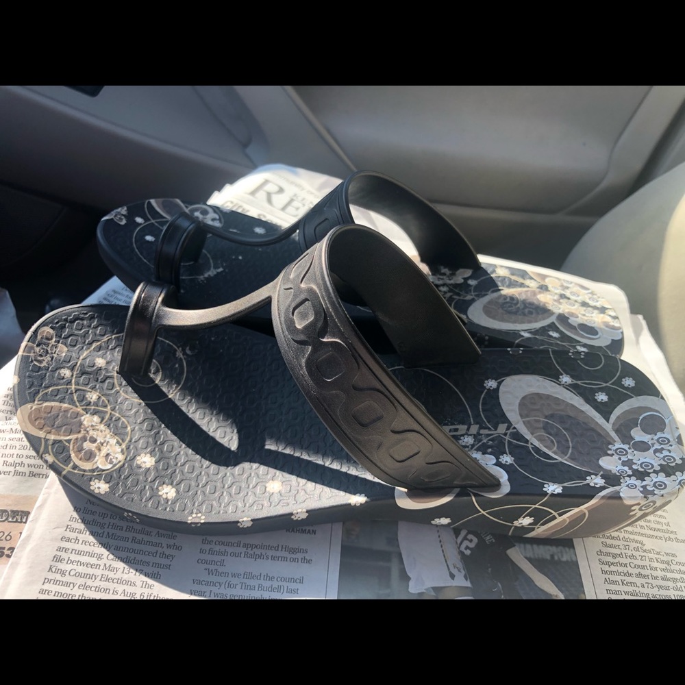 Rider Women’s Black Thong Flip-Flop Sandals Size 9